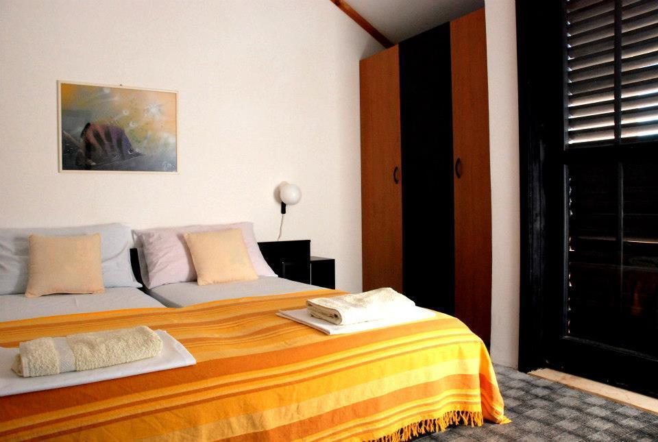 Guest House Alek Vrboska Quarto foto