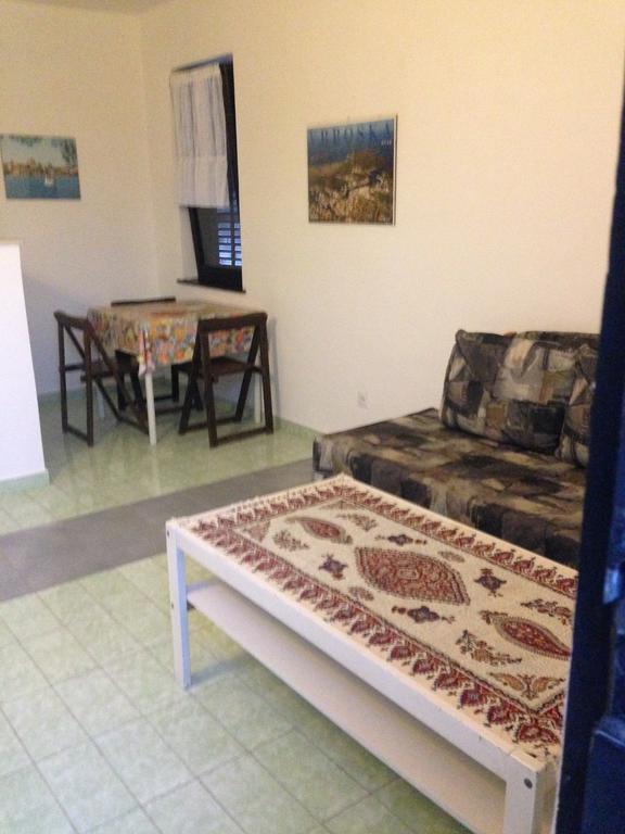 Guest House Alek Vrboska Quarto foto