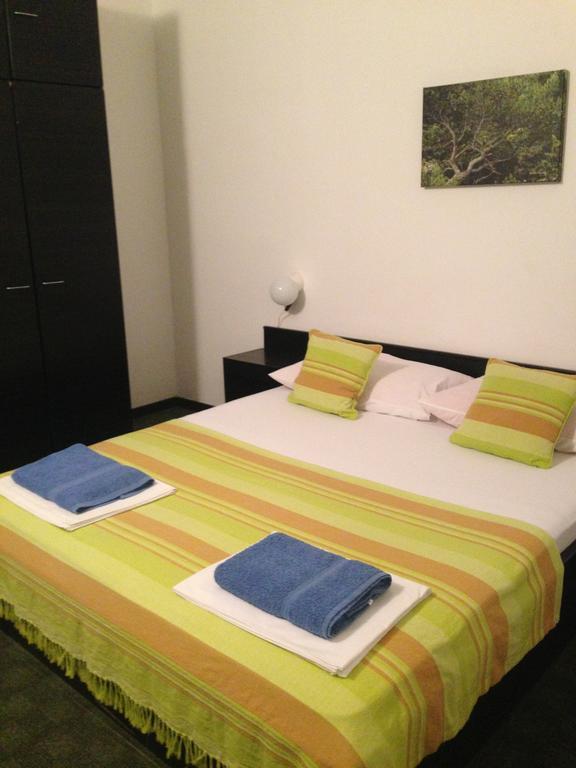 Guest House Alek Vrboska Quarto foto