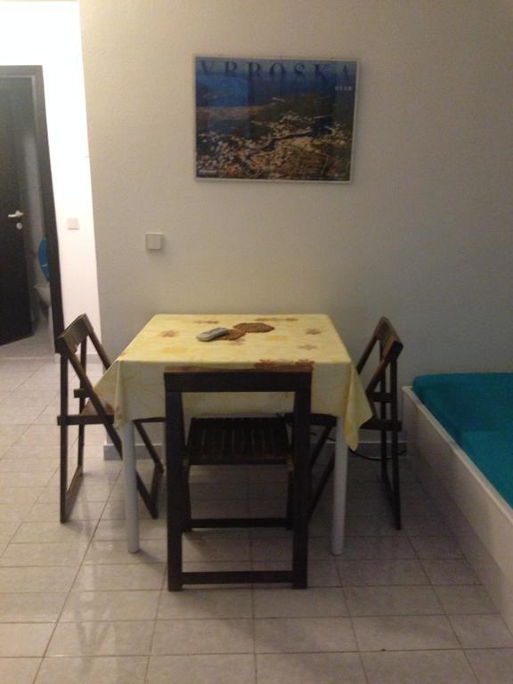 Guest House Alek Vrboska Quarto foto