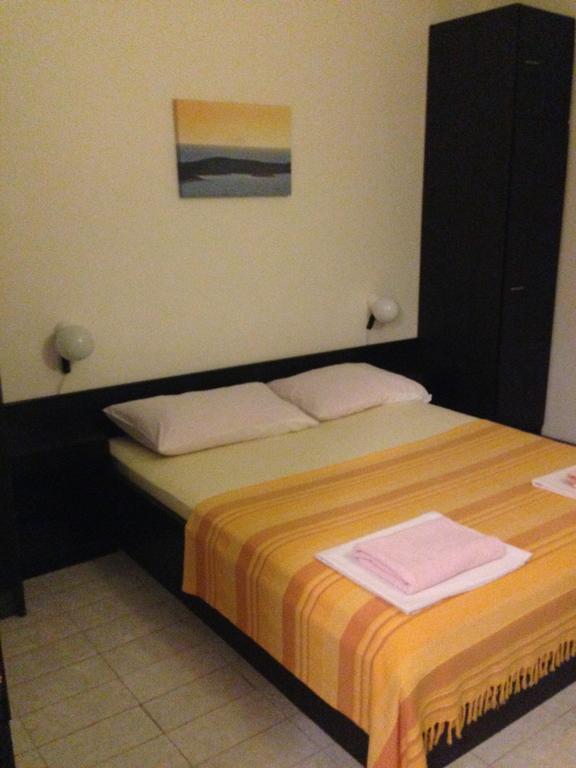 Guest House Alek Vrboska Quarto foto