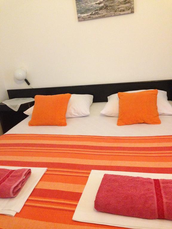 Guest House Alek Vrboska Quarto foto